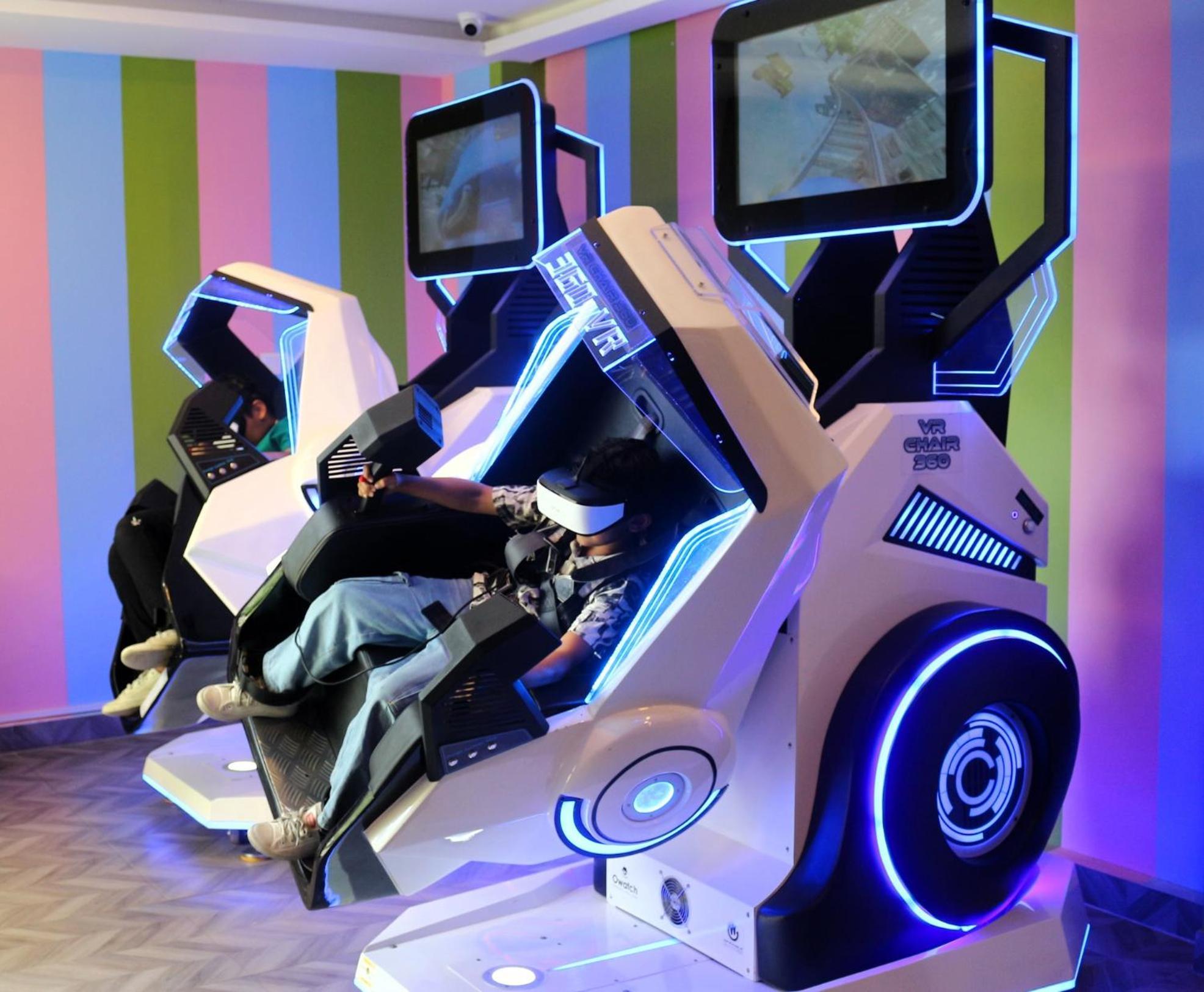Lagoona Beach Luxury Resort And Spa Manama Eksteriør billede A racing simulator