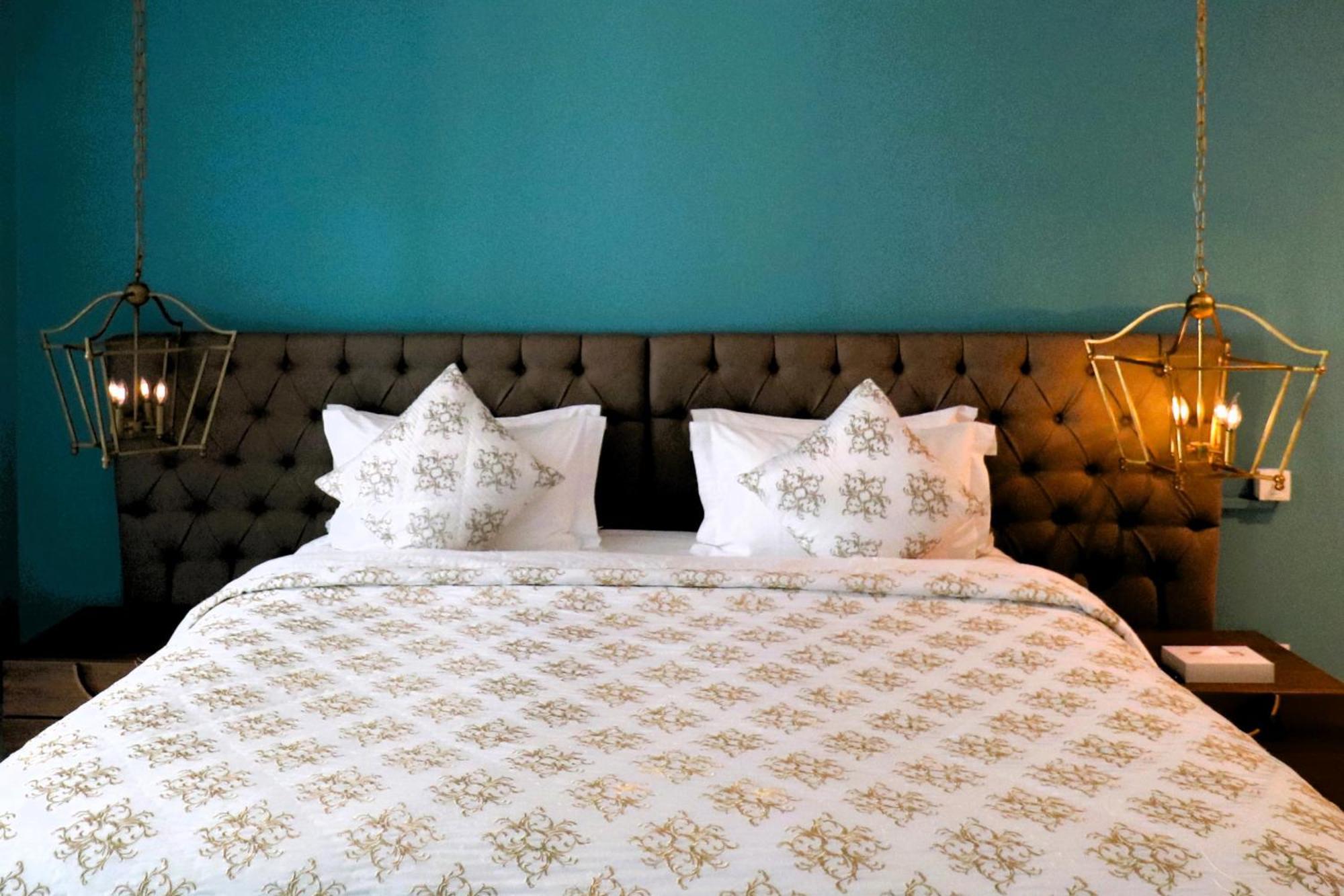 Lagoona Beach Luxury Resort And Spa Manama Eksteriør billede A bed with a duvet