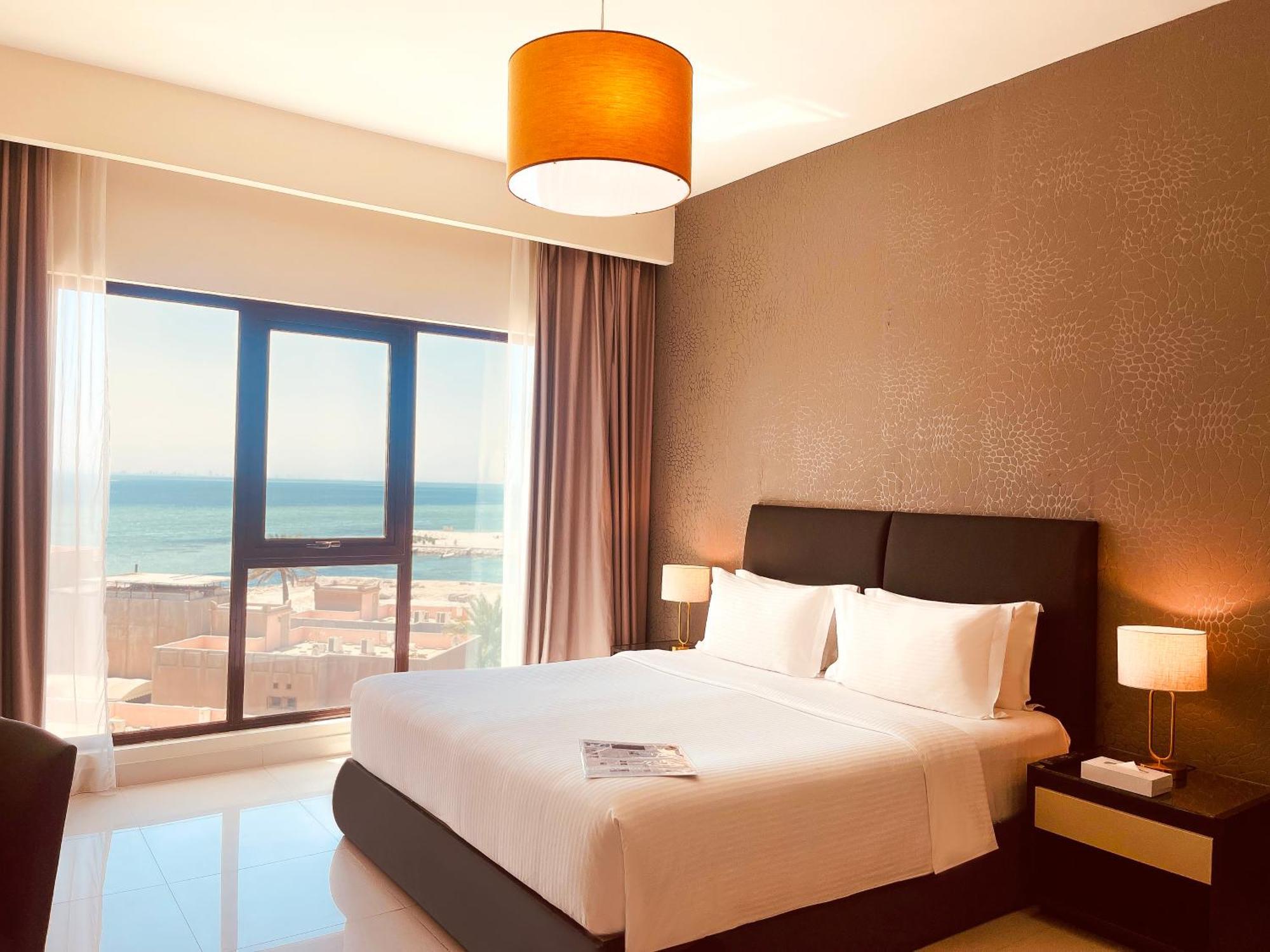 Lagoona Beach Luxury Resort And Spa Manama Eksteriør billede A bedroom at the hotel