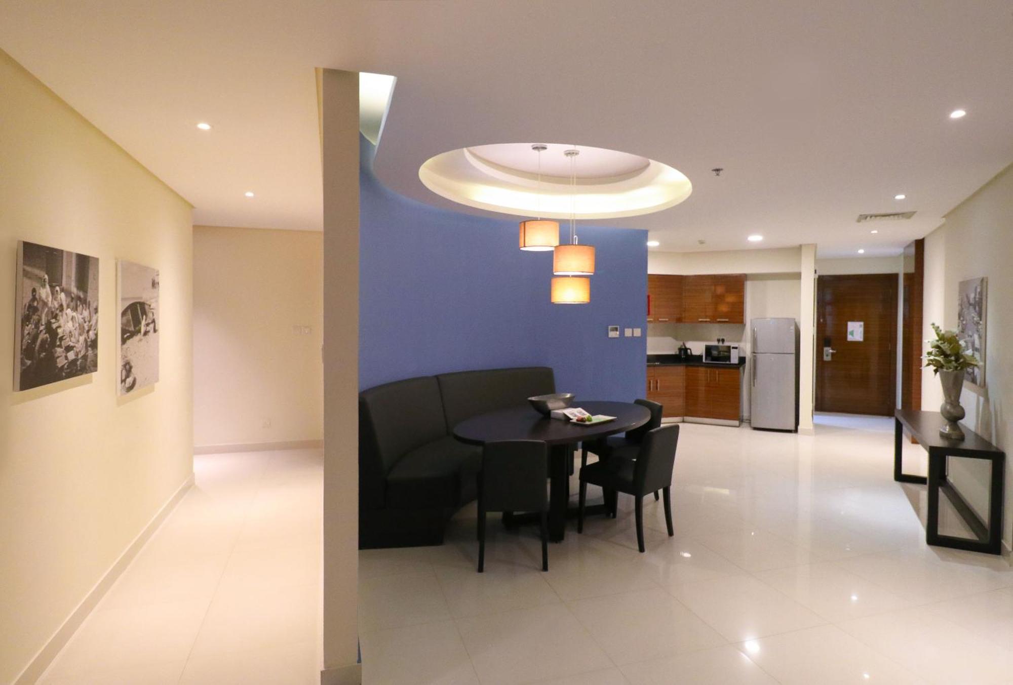 Lagoona Beach Luxury Resort And Spa Manama Eksteriør billede A typical apartment at The Suites